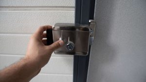 Alternativas de cierre para portones de gran tamaño: Seguridad robusta y funcionalidad a escala
